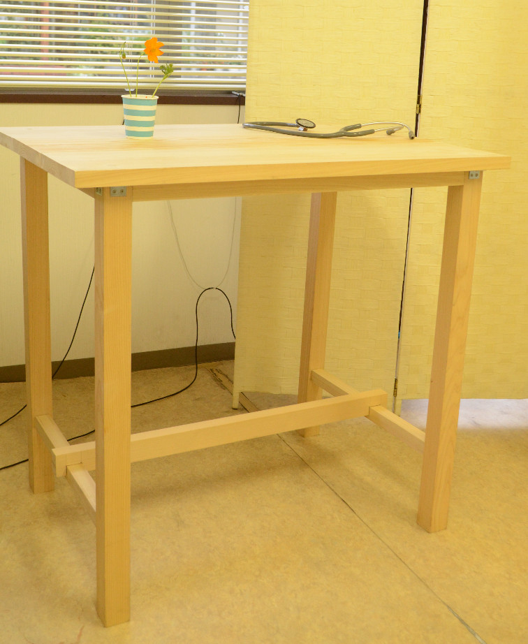 完成したヒノキ作業台